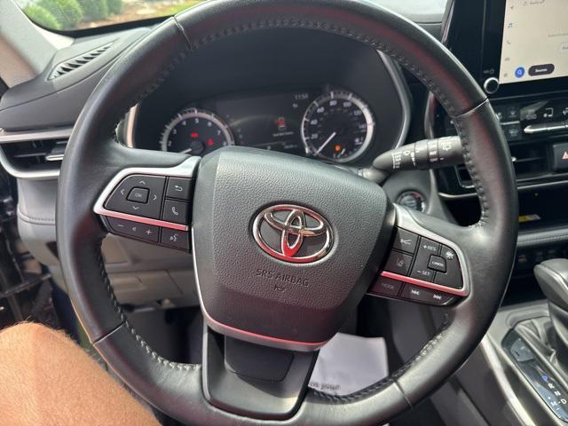 used 2023 Toyota Highlander car, priced at $38,900
