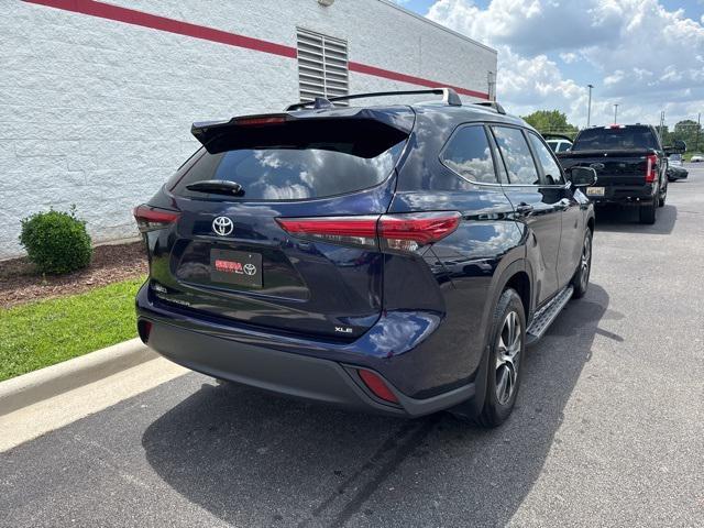 used 2023 Toyota Highlander car, priced at $38,900