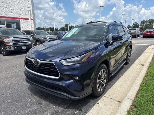 used 2023 Toyota Highlander car, priced at $38,900