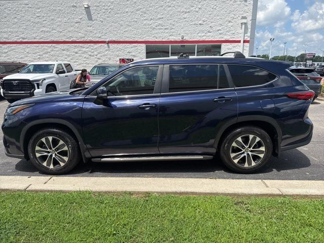 used 2023 Toyota Highlander car, priced at $38,900