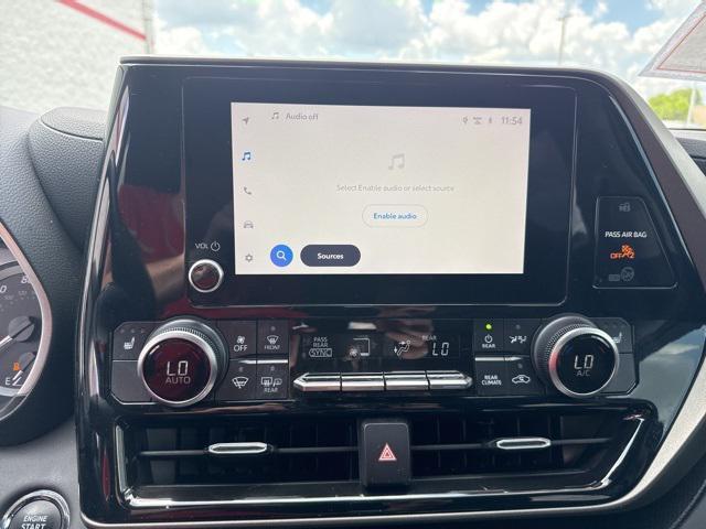 used 2023 Toyota Highlander car, priced at $38,900