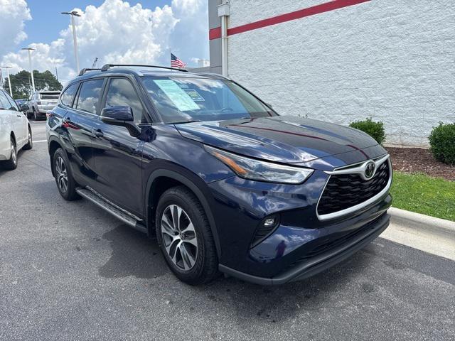 used 2023 Toyota Highlander car, priced at $38,900