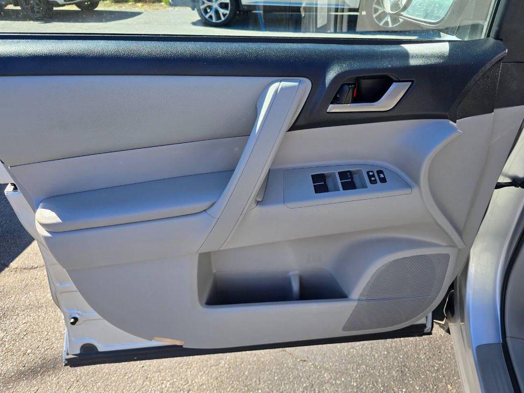 used 2013 Toyota Highlander car, priced at $11,990