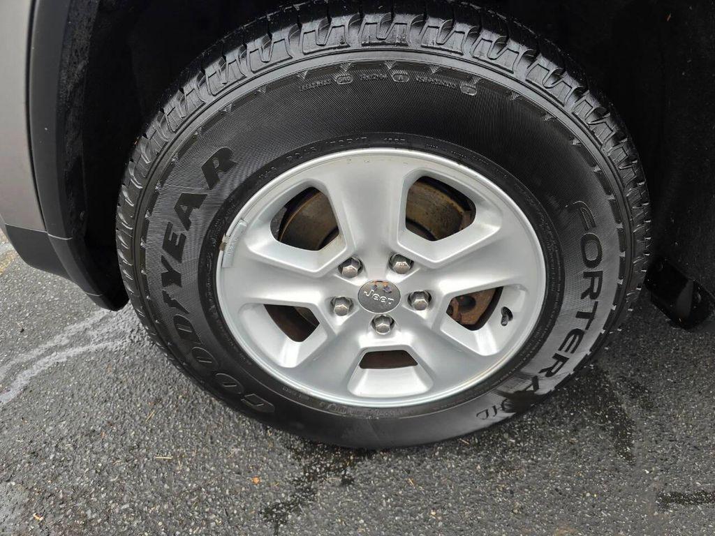 used 2015 Jeep Grand Cherokee car, priced at $8,990
