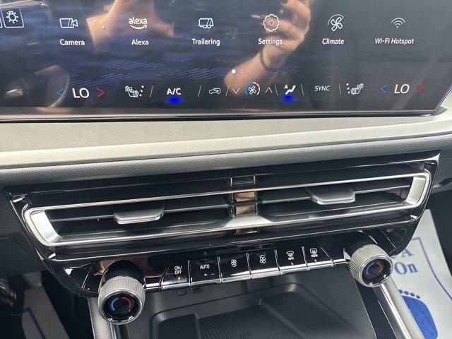 new 2025 Chevrolet Traverse car, priced at $41,235