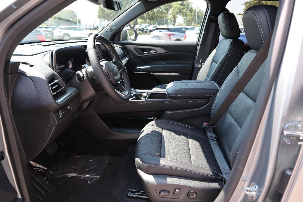 new 2026 Chevrolet Traverse car, priced at $51,140