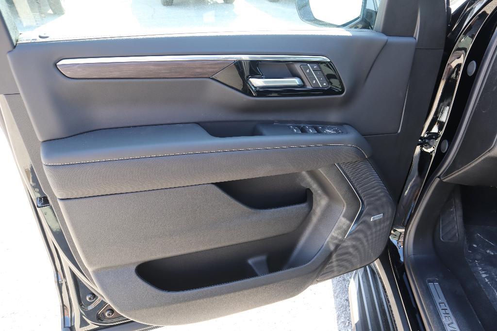 new 2025 Chevrolet Suburban car, priced at $81,795