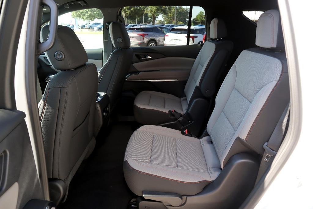 new 2026 Chevrolet Traverse car, priced at $44,215