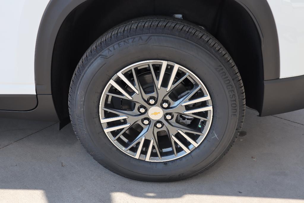 new 2026 Chevrolet Traverse car, priced at $44,215