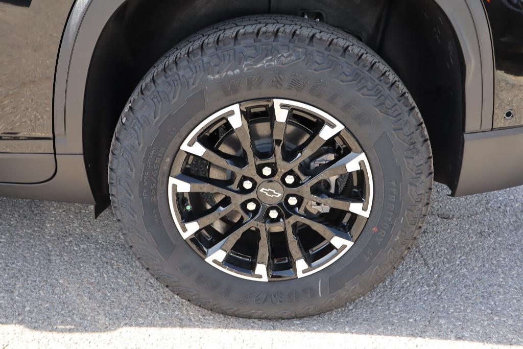 new 2025 Chevrolet Traverse car, priced at $56,070