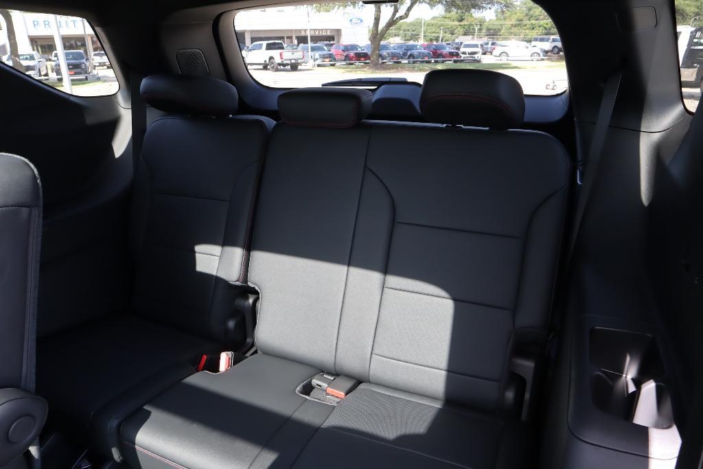 new 2025 Chevrolet Traverse car, priced at $56,070