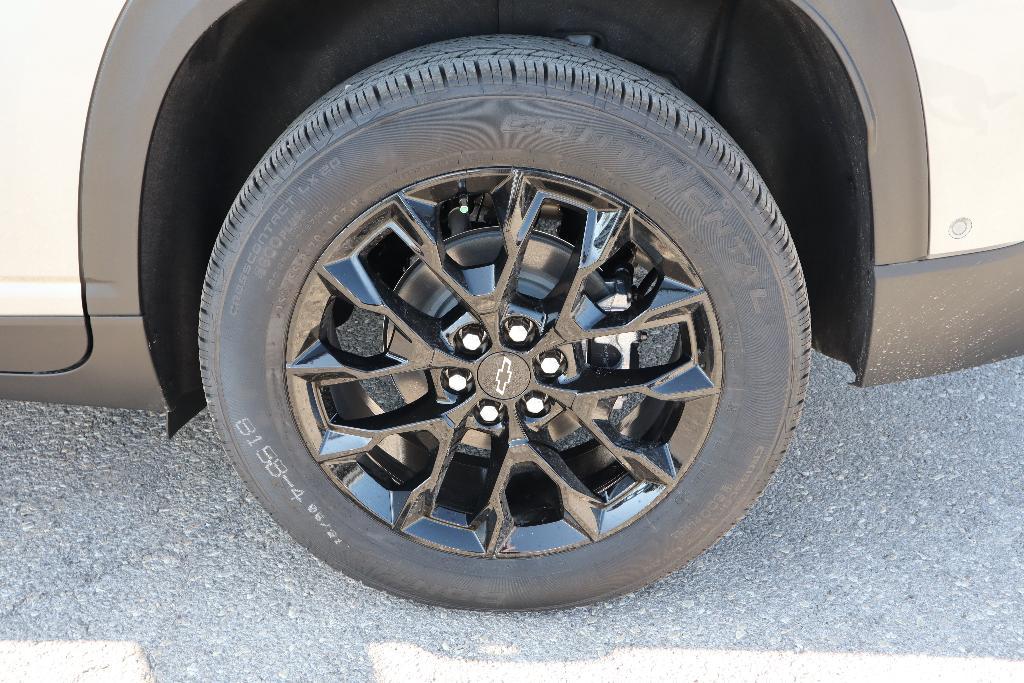 new 2025 Chevrolet Traverse car, priced at $49,915