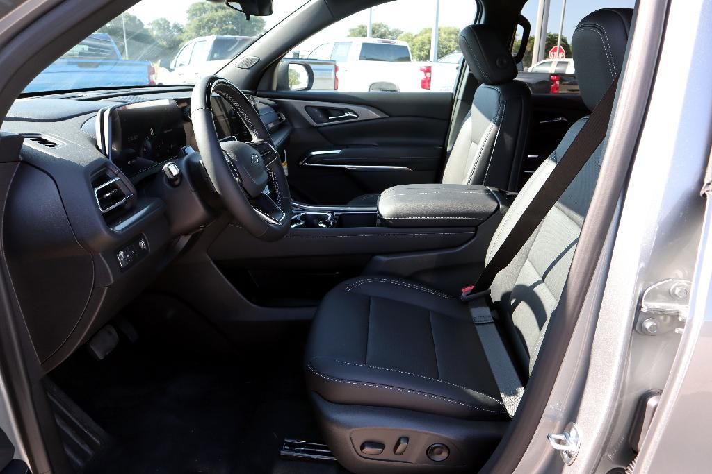 new 2025 Chevrolet Traverse car, priced at $49,915