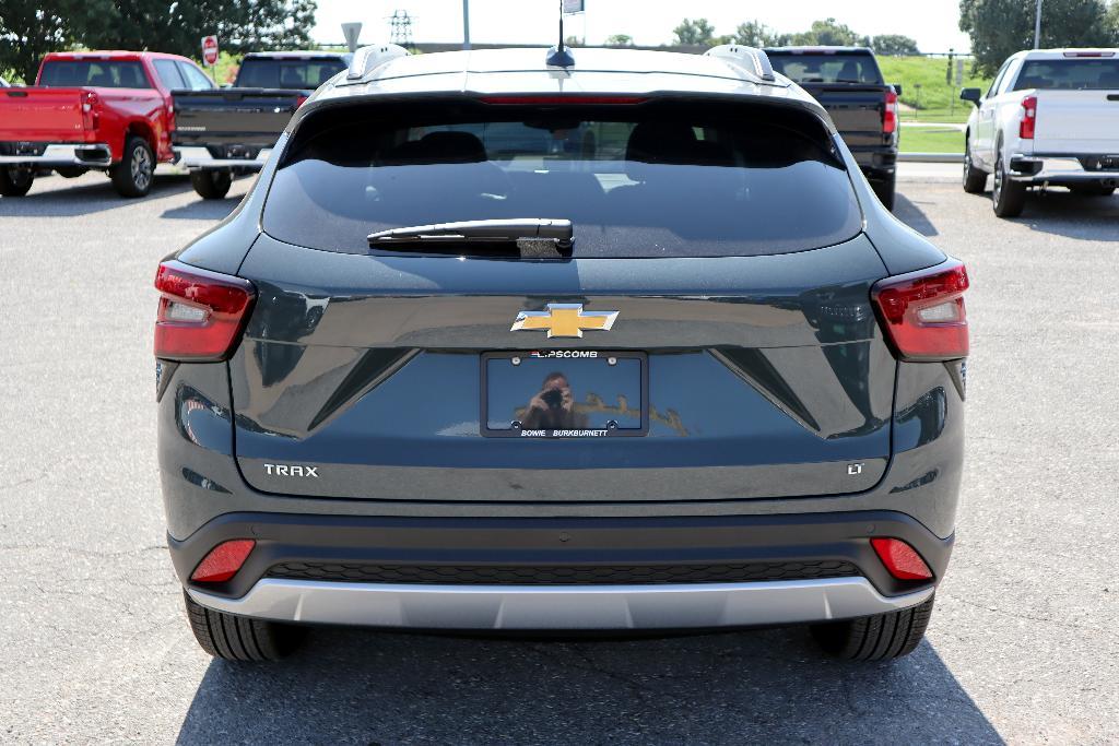 new 2025 Chevrolet Trax car, priced at $25,750