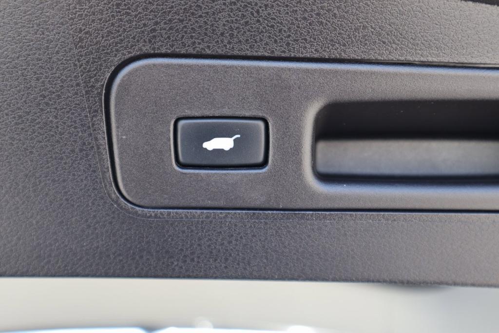 used 2020 Acura MDX car, priced at $29,977