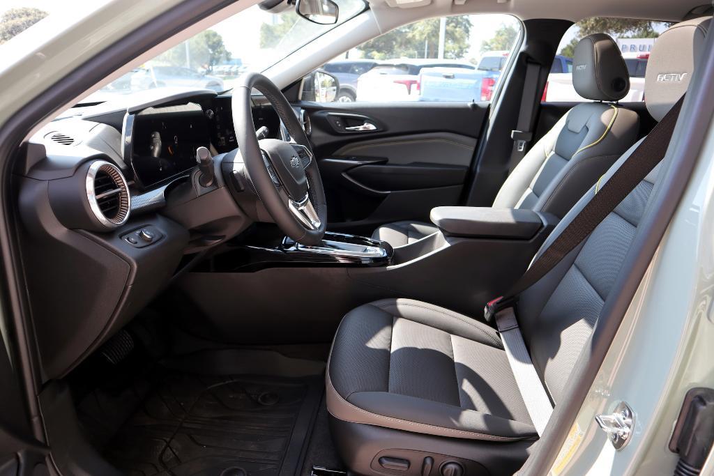 new 2025 Chevrolet Trax car, priced at $28,189