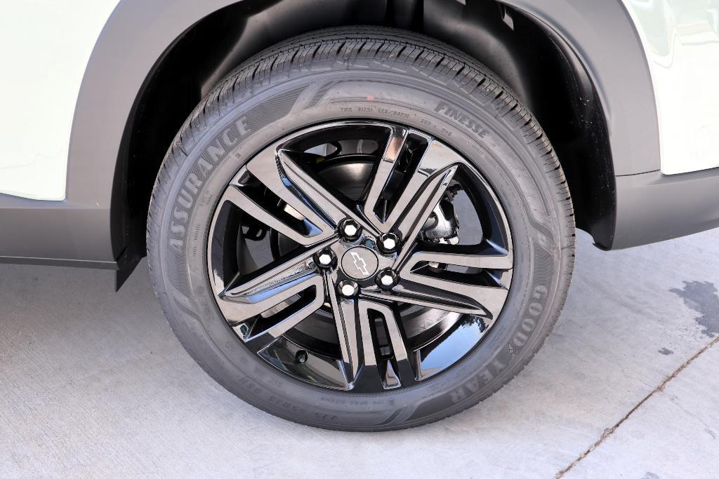 new 2025 Chevrolet Trax car, priced at $28,189
