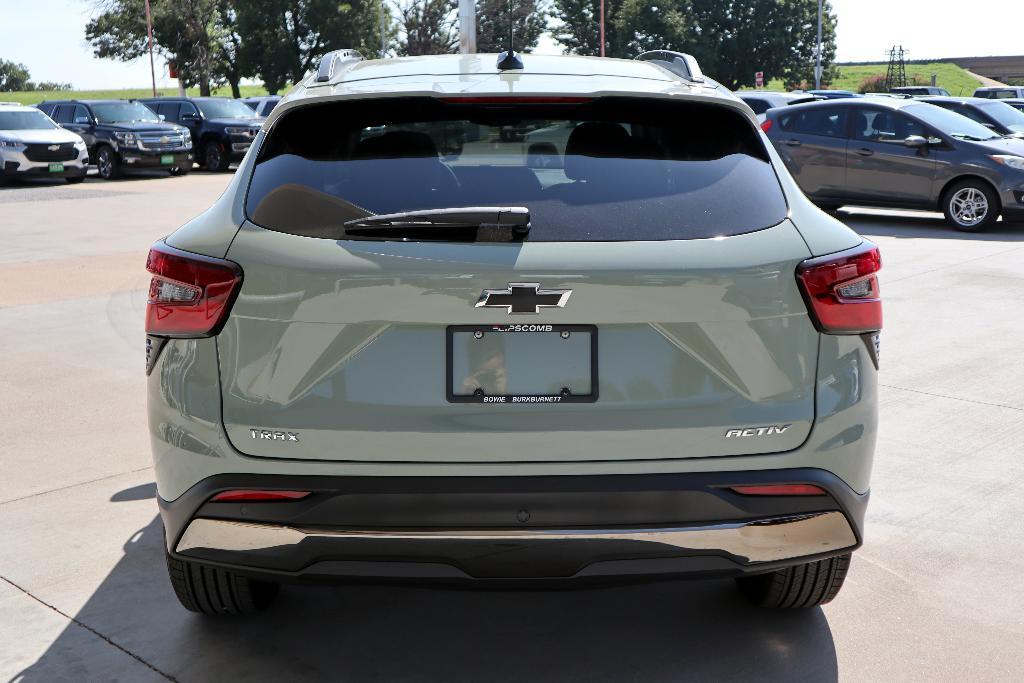 new 2025 Chevrolet Trax car, priced at $28,189