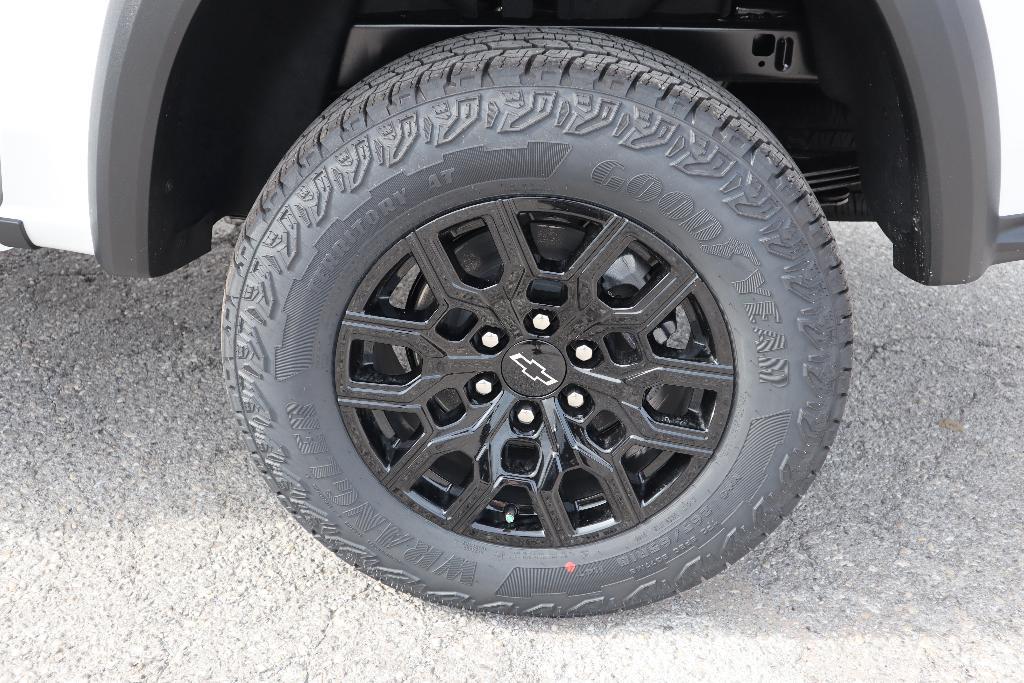 new 2025 Chevrolet Colorado car, priced at $42,020