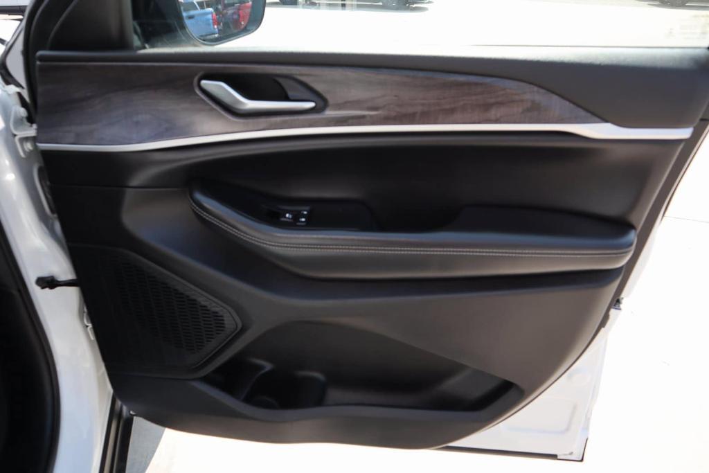 used 2023 Jeep Grand Cherokee car, priced at $31,977