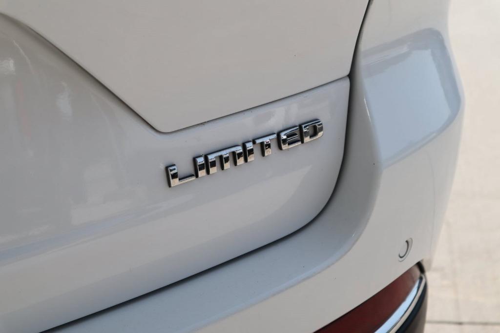 used 2023 Jeep Grand Cherokee car, priced at $31,977