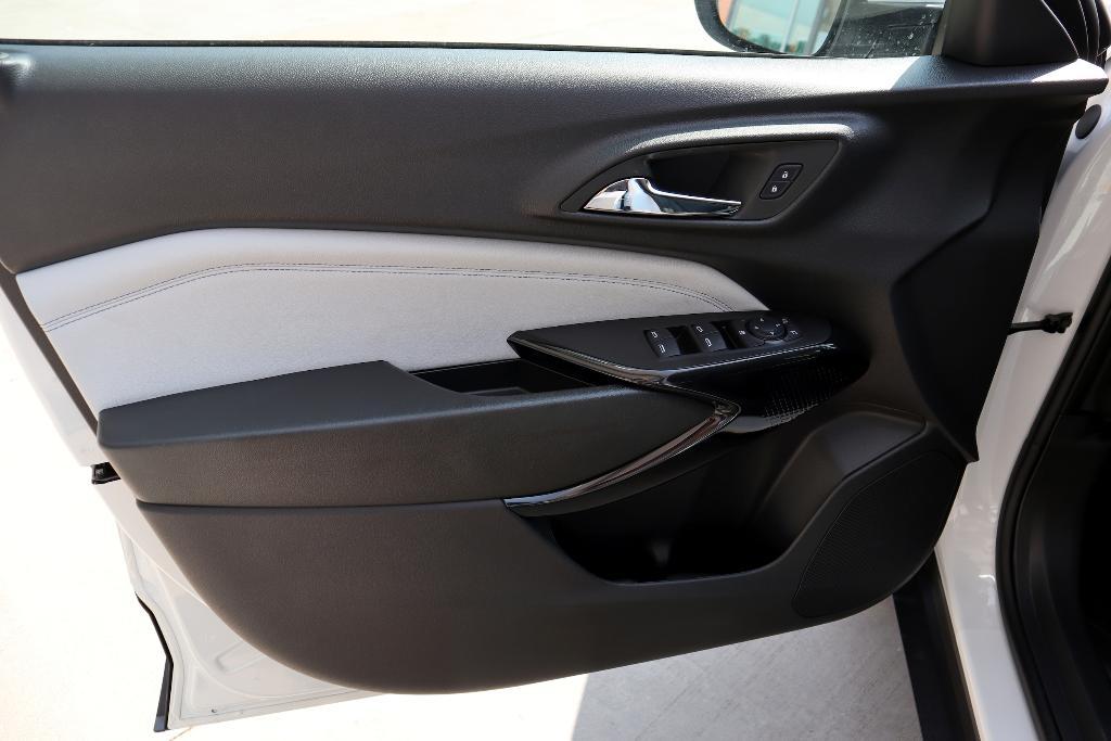 new 2025 Chevrolet Trax car, priced at $26,250