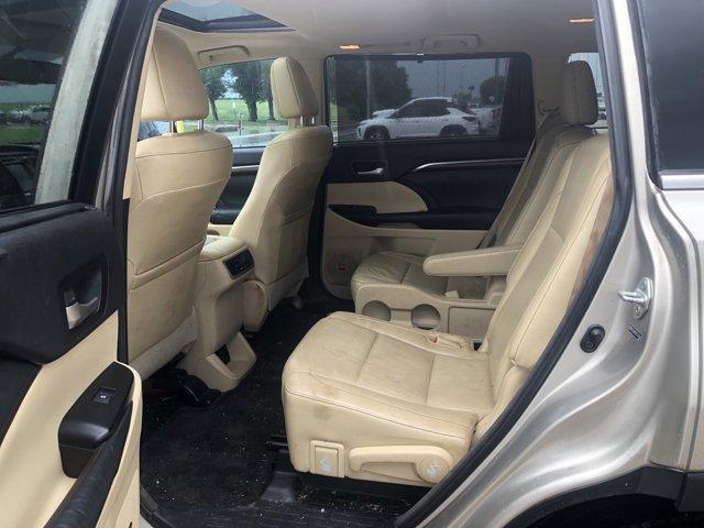 used 2014 Toyota Highlander car