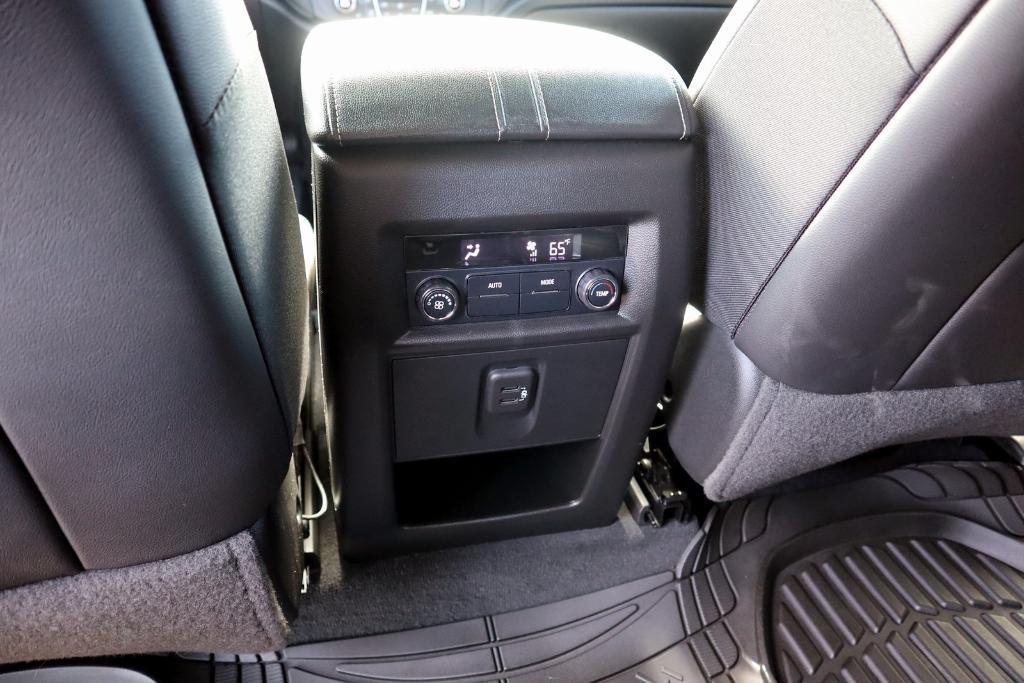 used 2022 Chevrolet Traverse car, priced at $29,977
