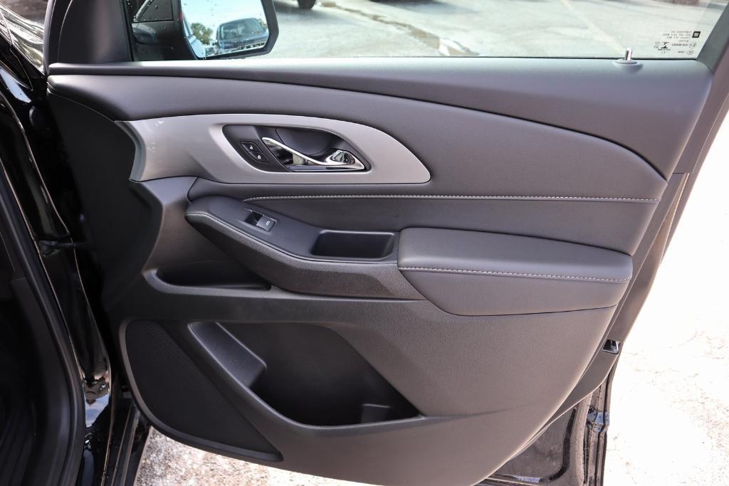 used 2022 Chevrolet Traverse car, priced at $29,977