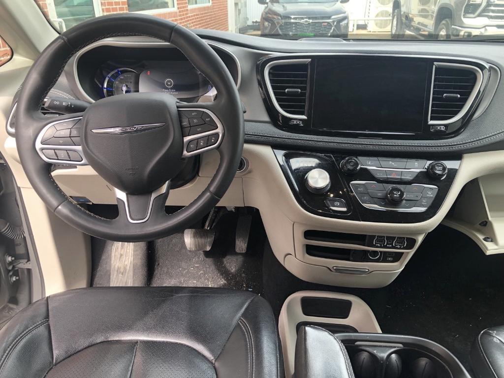 used 2022 Chrysler Pacifica Hybrid car, priced at $24,977