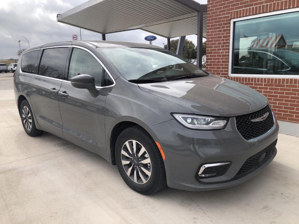 used 2022 Chrysler Pacifica Hybrid car, priced at $24,977