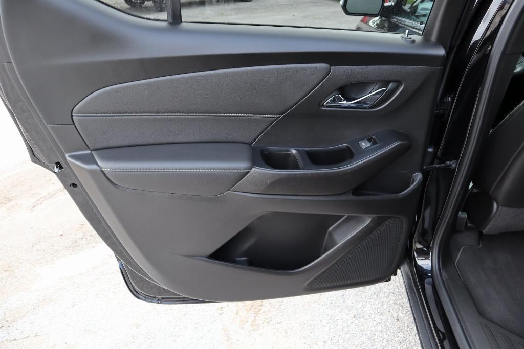 used 2023 Chevrolet Traverse car, priced at $28,977