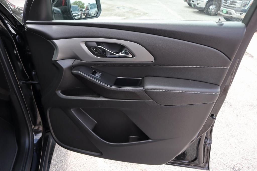 used 2023 Chevrolet Traverse car, priced at $28,977