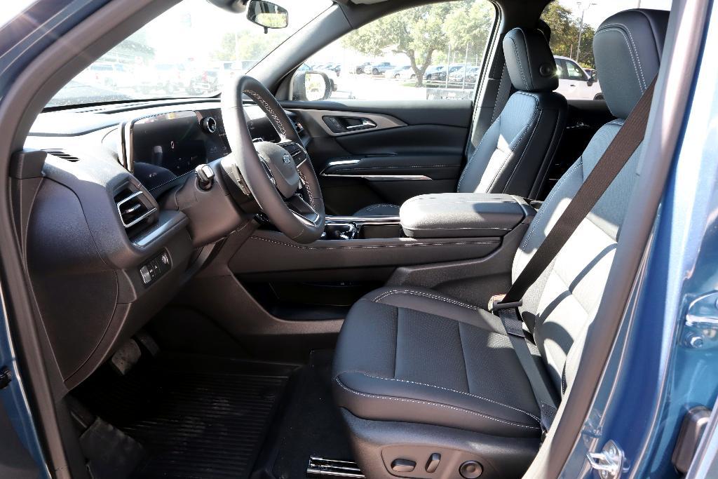 new 2025 Chevrolet Traverse car, priced at $45,345