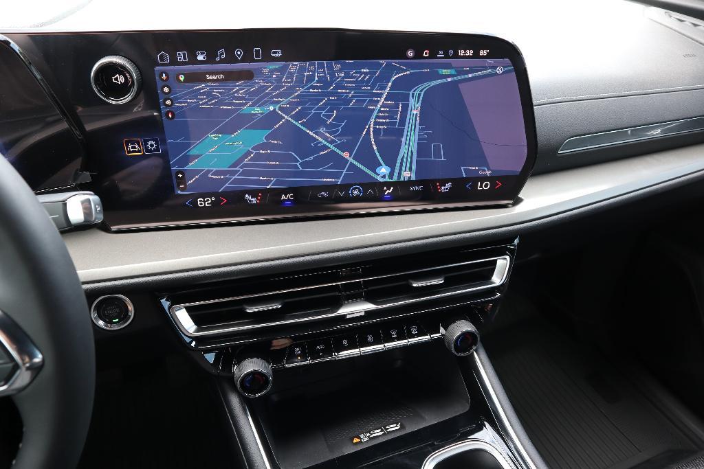 new 2025 Chevrolet Traverse car, priced at $42,085
