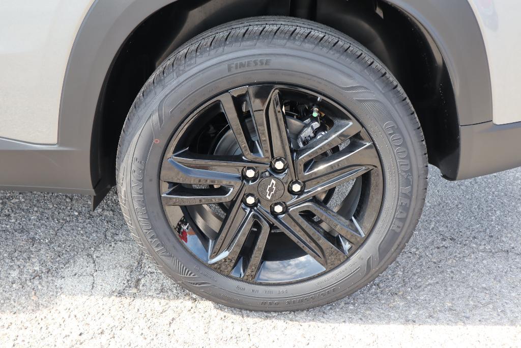 new 2025 Chevrolet Trax car, priced at $27,585