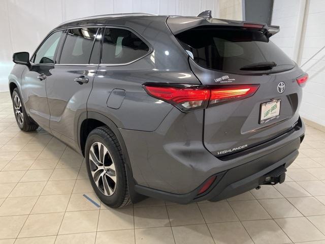 used 2020 Toyota Highlander car, priced at $31,136