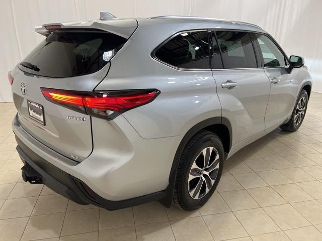 used 2020 Toyota Highlander Hybrid car, priced at $38,999