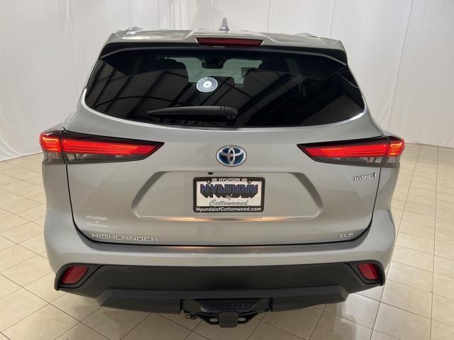 used 2020 Toyota Highlander Hybrid car, priced at $38,999