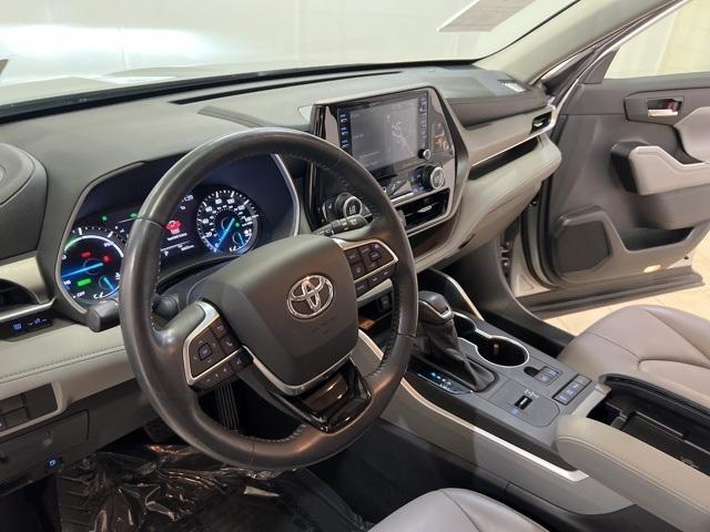 used 2020 Toyota Highlander Hybrid car, priced at $38,999