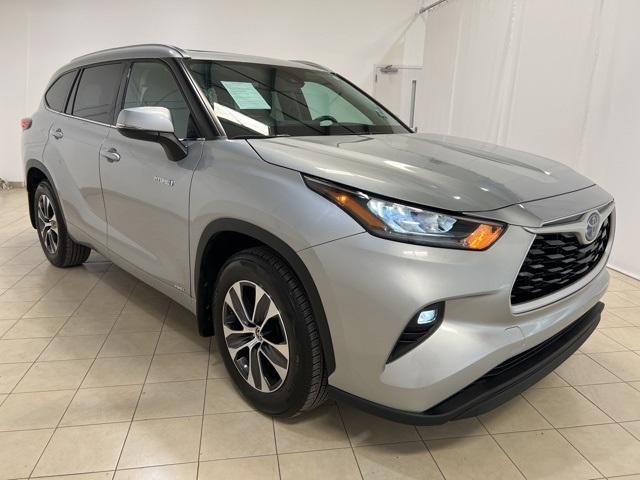 used 2020 Toyota Highlander Hybrid car, priced at $38,999