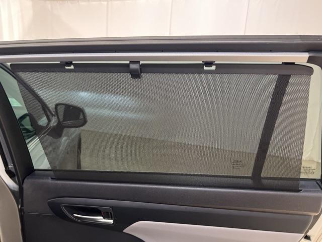 used 2020 Toyota Highlander Hybrid car, priced at $38,999