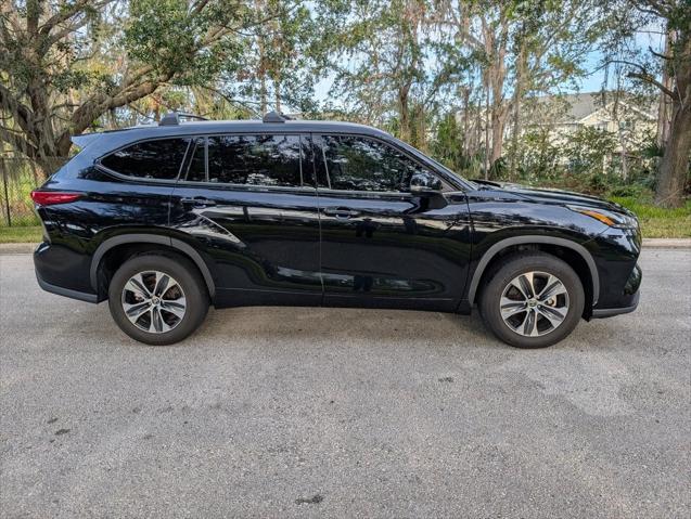 used 2022 Toyota Highlander car, priced at $34,995