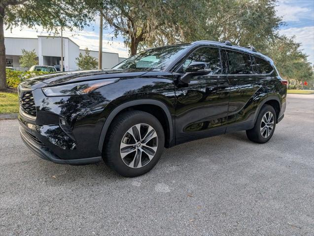 used 2022 Toyota Highlander car, priced at $34,995