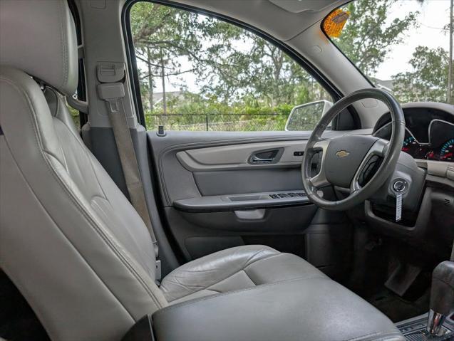 used 2014 Chevrolet Traverse car, priced at $11,495