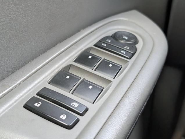 used 2014 Chevrolet Traverse car, priced at $11,495
