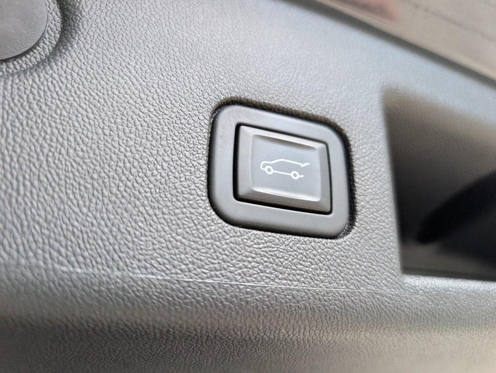used 2022 Chevrolet Equinox car, priced at $21,853