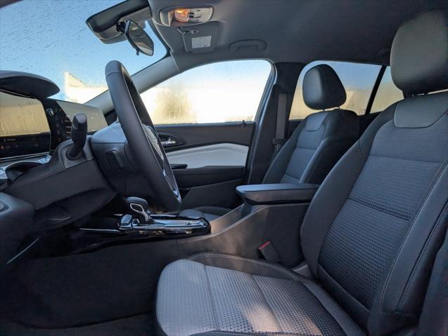new 2025 Chevrolet Trax car, priced at $19,985