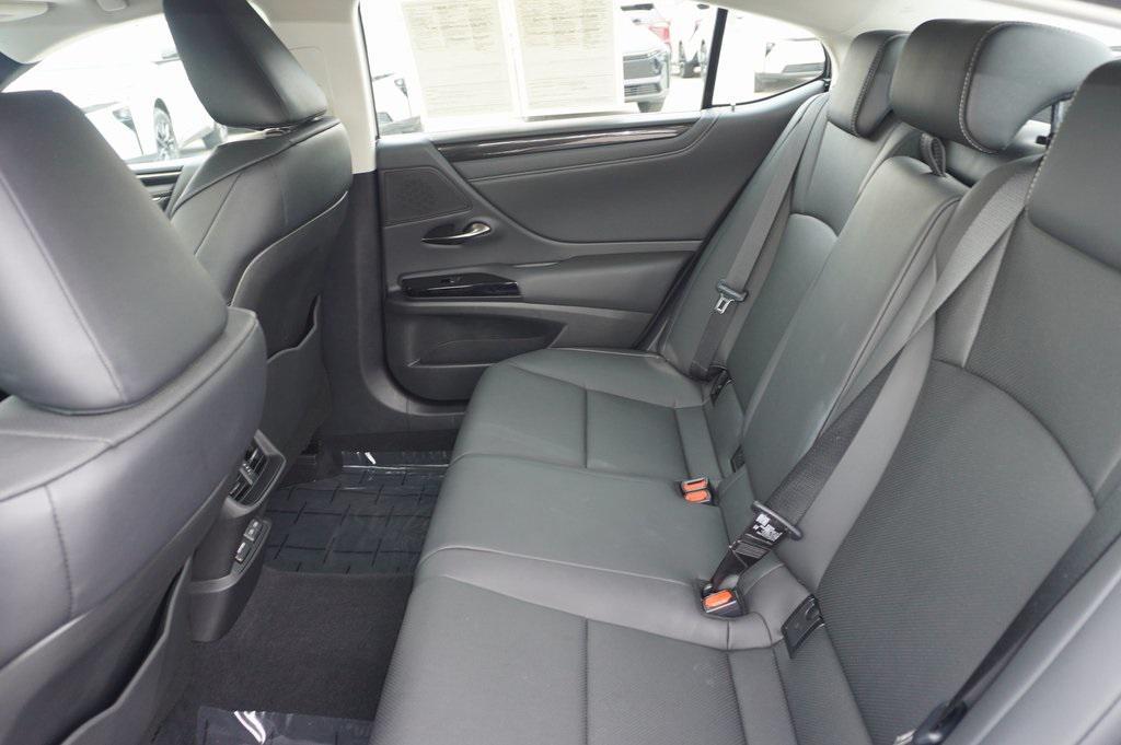 used 2025 Lexus ES 350 car, priced at $41,000