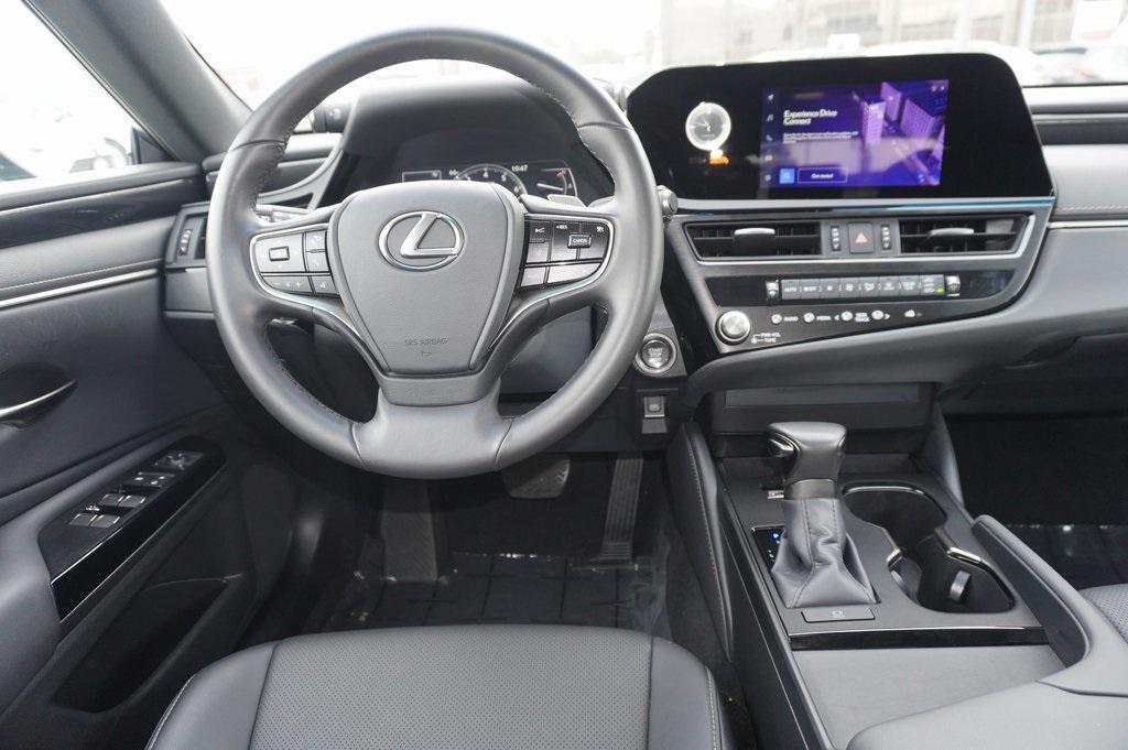 used 2025 Lexus ES 350 car, priced at $41,000